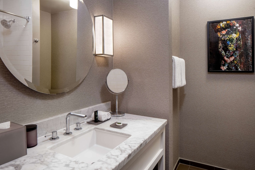 Room, 1 King Bed (Bourbon Street) - Photo 7