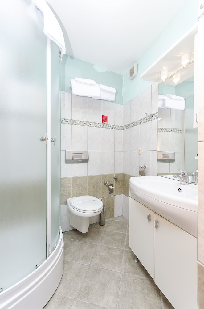 Standard Double Room - Photo 12