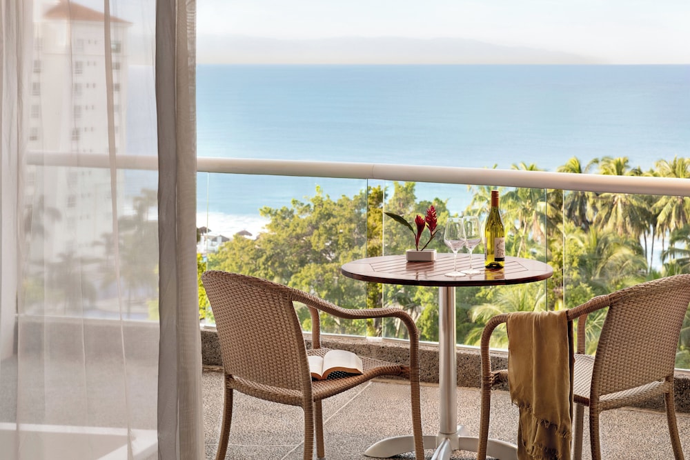 Junior Suite, 1 King Bed, Ocean View photo 1