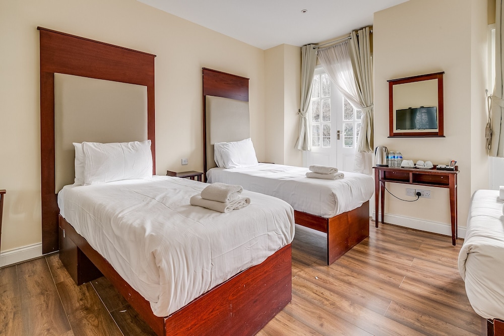 Deluxe Quadruple Room, Balcony photo 3