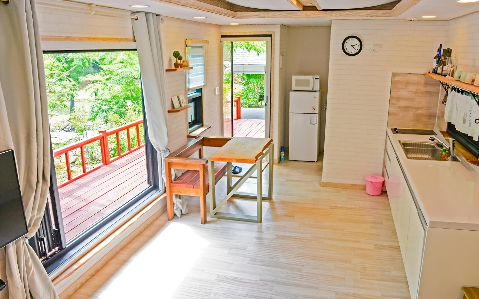 Room (Forest) photo 1