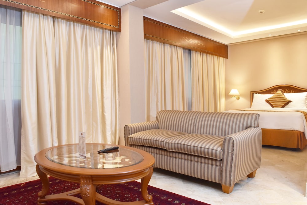 Junior Studio Suite