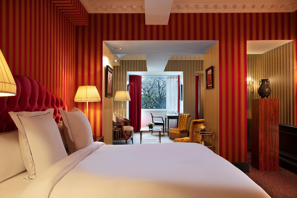 Junior Suite, 1 King Bed photo 2