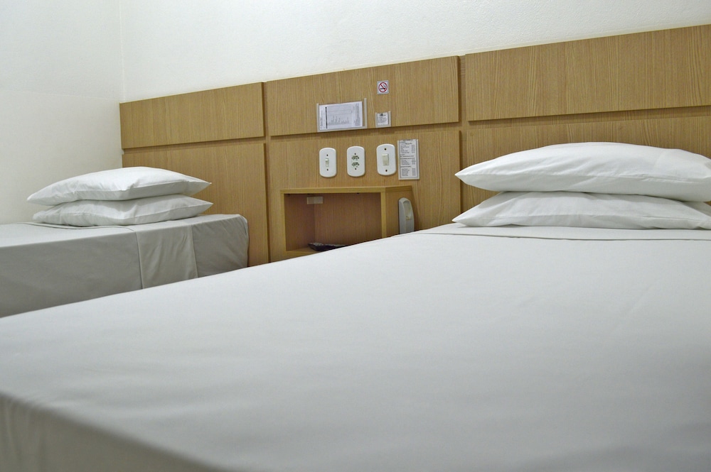 Standard Twin Room, 2 Twin Beds photo 3