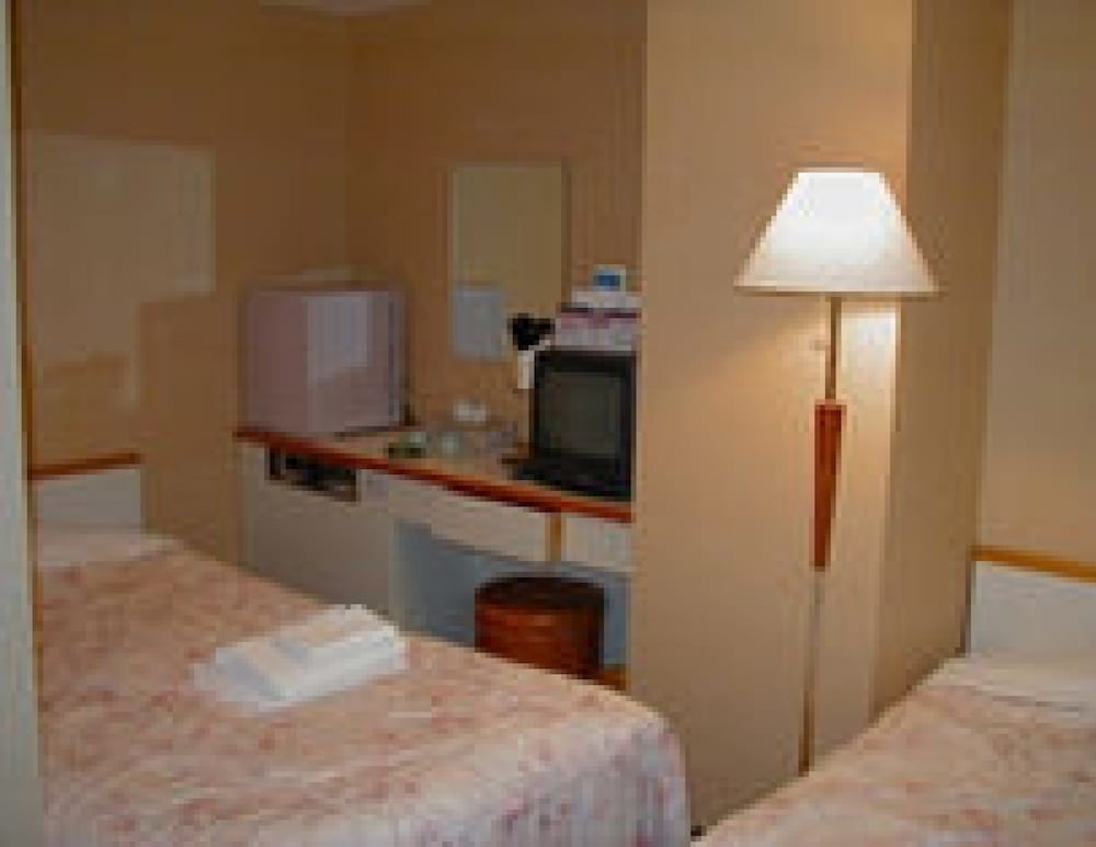 Compact Twin Room photo 2