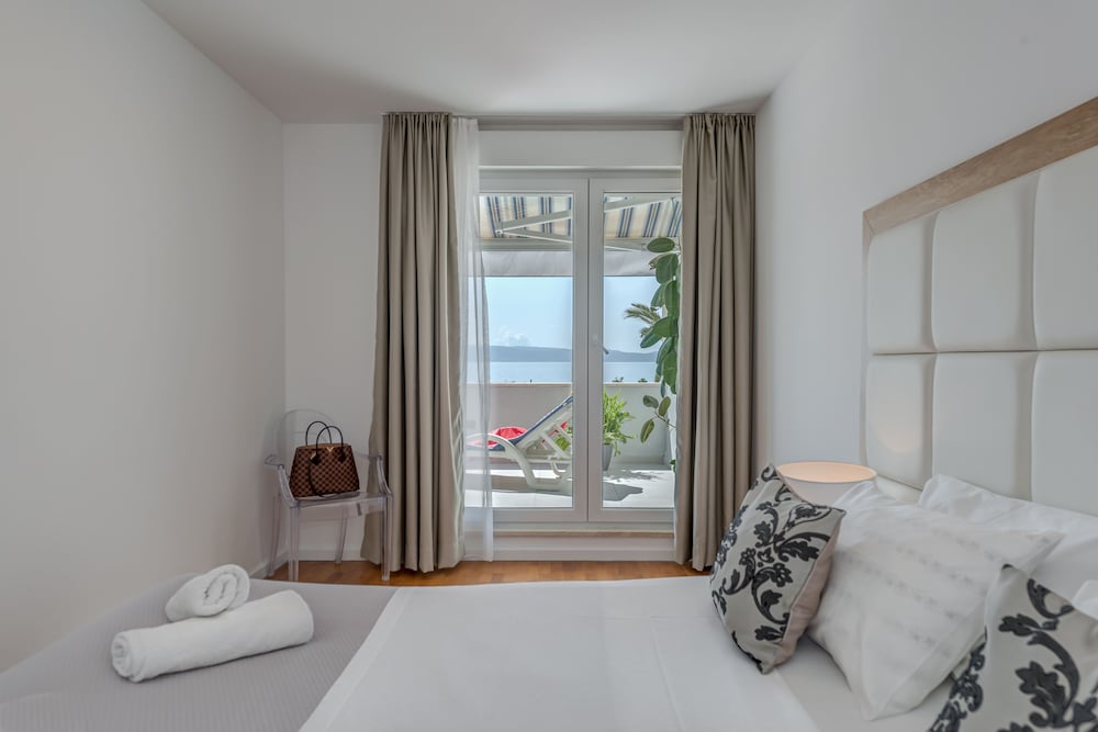 Red Apartman, 2 spavace sobe, terasa, pogled na more