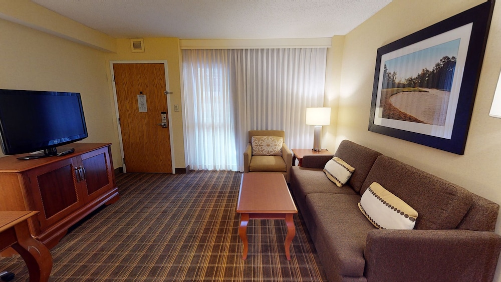 Suite, 2 Double Beds, Accessible (Mobility & Hearing, Roll-in Shower) - Photo 3