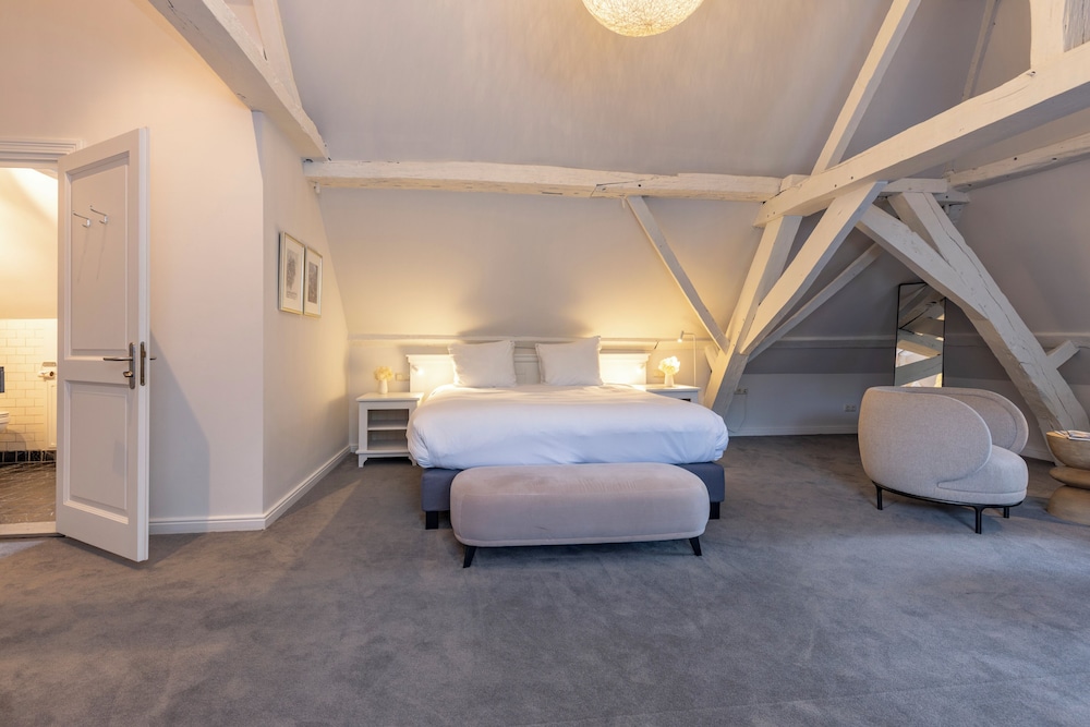 Honeymoon Suite - Photo 2