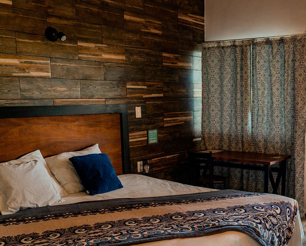 Superior Room, 1 King Bed, Garden View photo 1