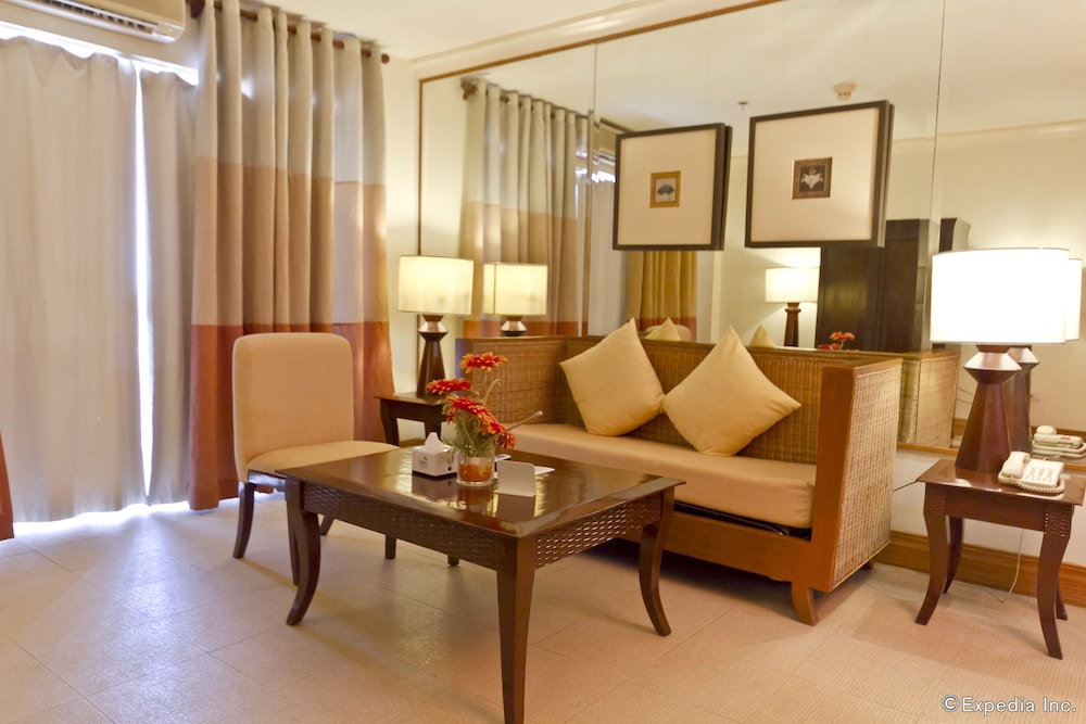 Deluxe Suite (2-bedroom) - Photo 3