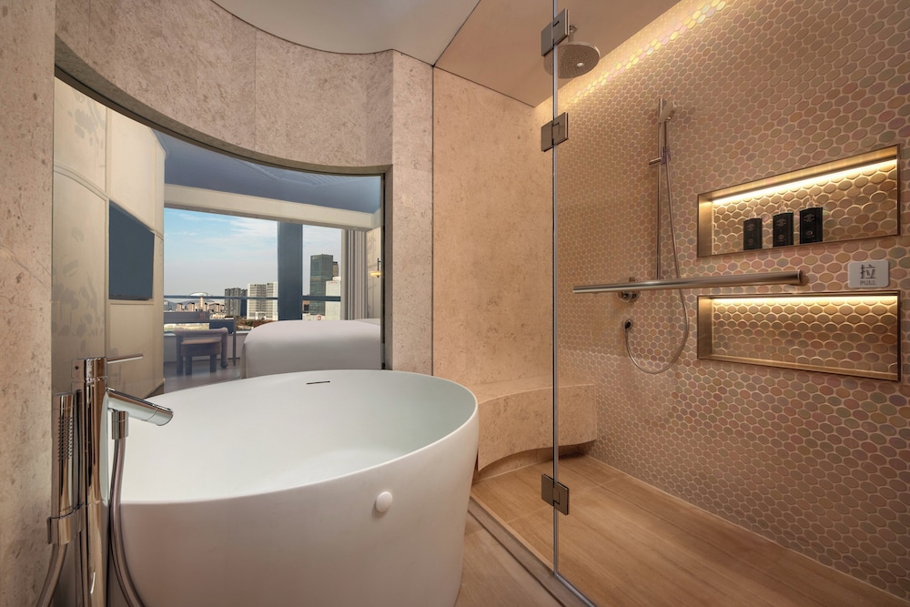 Suite, 1 Bedroom photo 2