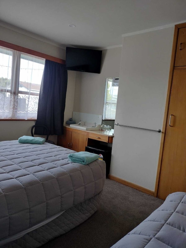Basic Triple Room, 1 Bedroom, Shared Bathroom photo 2