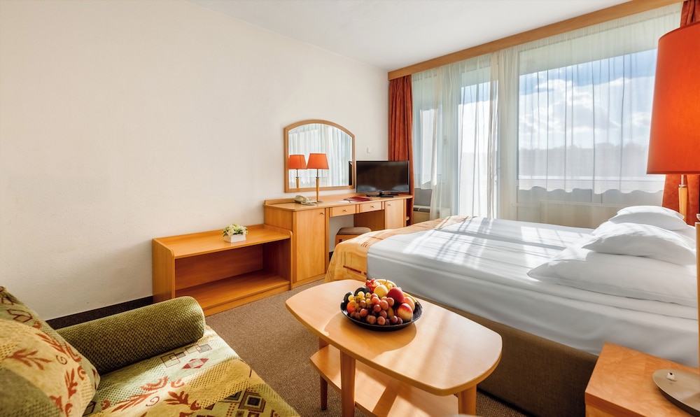 Triple Room, City View