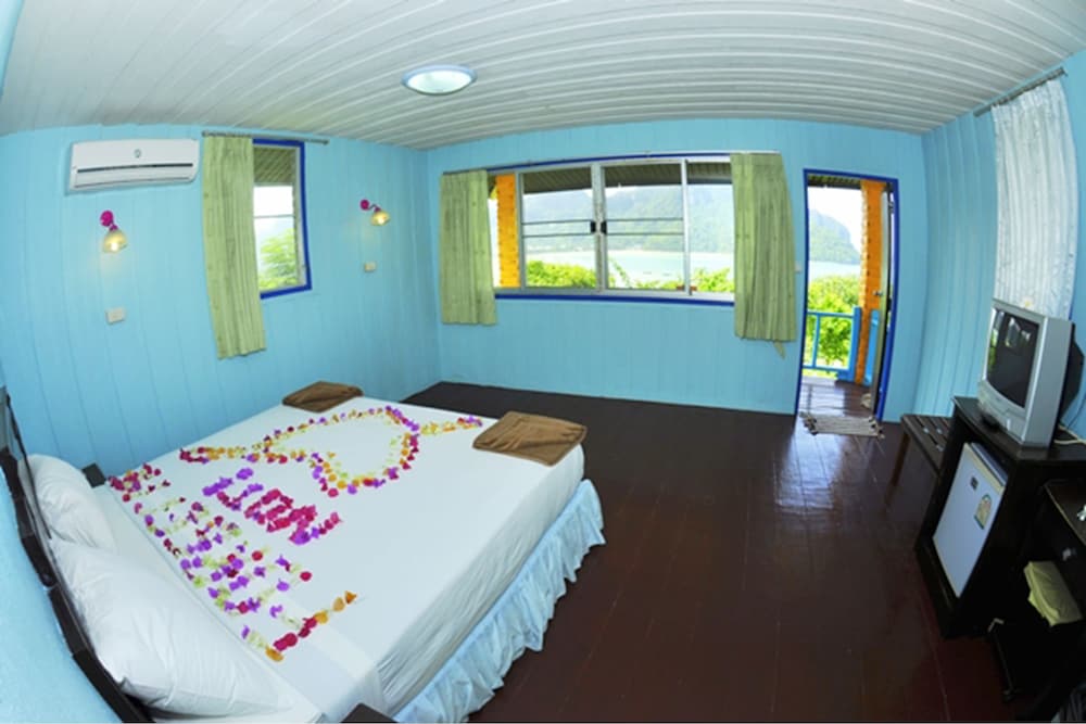 Hillside Bungalow, Sea View