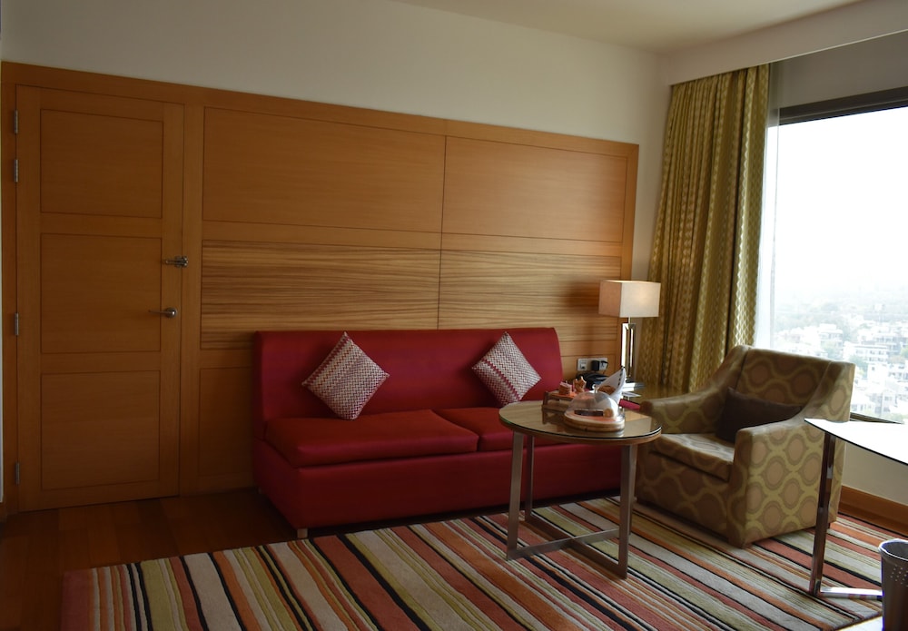 Club Suite, 1 Bedroom - Photo 2