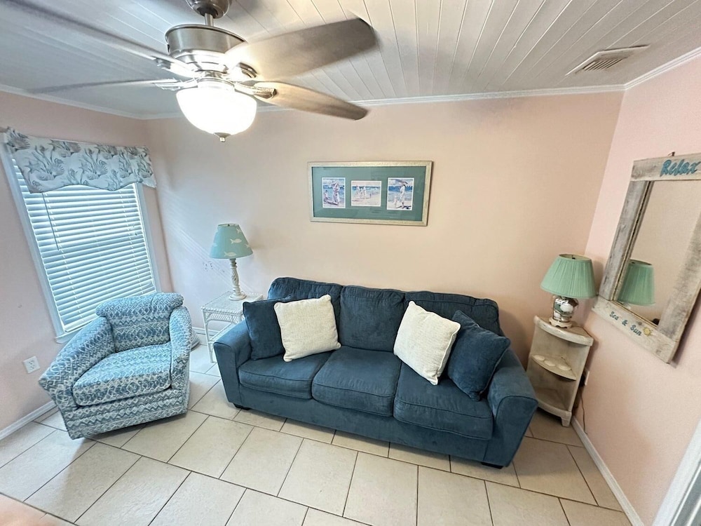 Condo, 1 King Bed with Sofa bed (Sea and Sun 204) photo 1