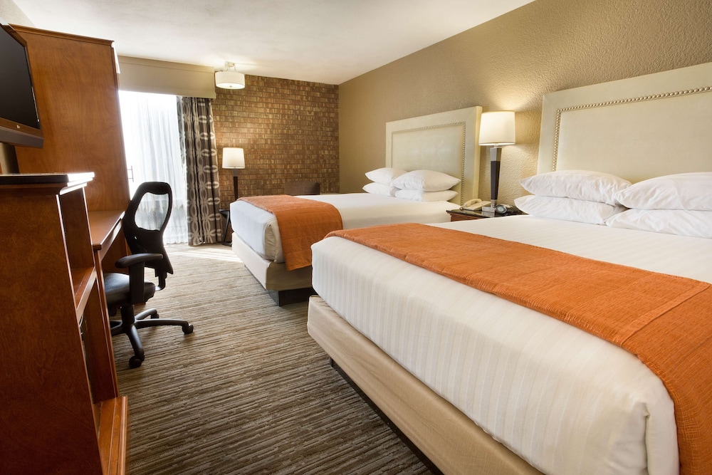 Deluxe Room, 2 Queen Beds, Refrigerator & Microwave (Upper Floor) photo 1