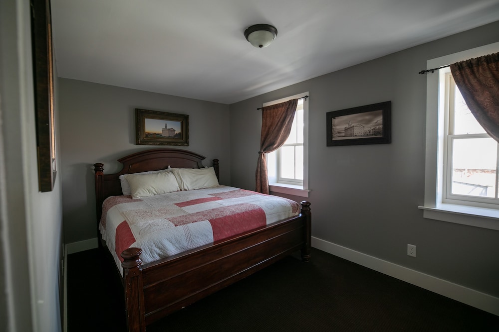 Premier Suite (Historic Building, No Elevator) photo 3