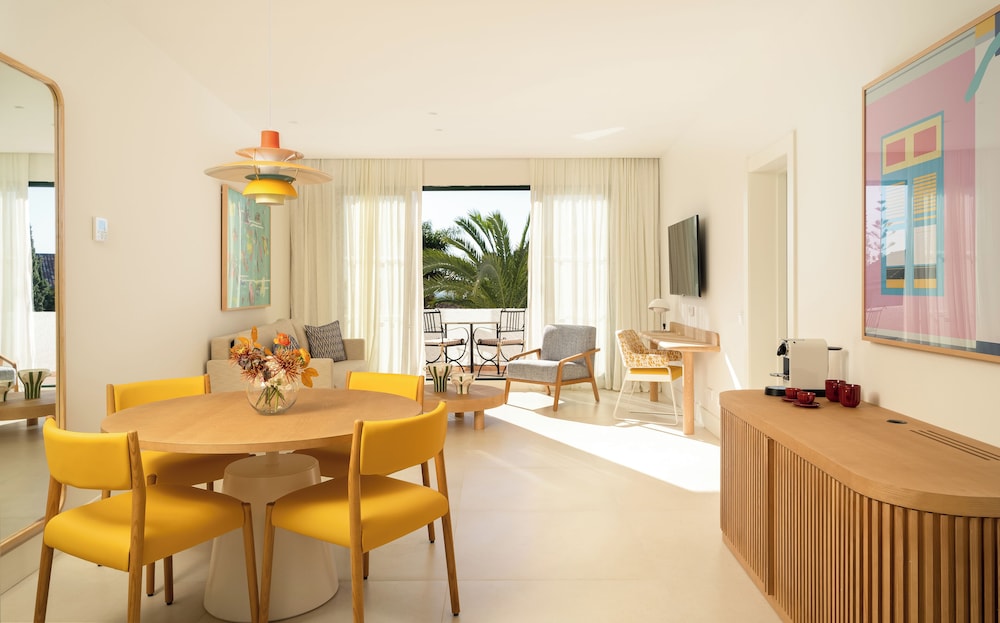 Suite, 1 Bedroom, Terrace - Photo 2
