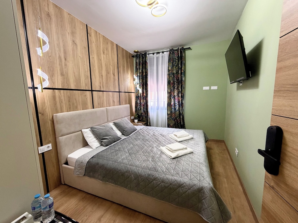 Economy Room