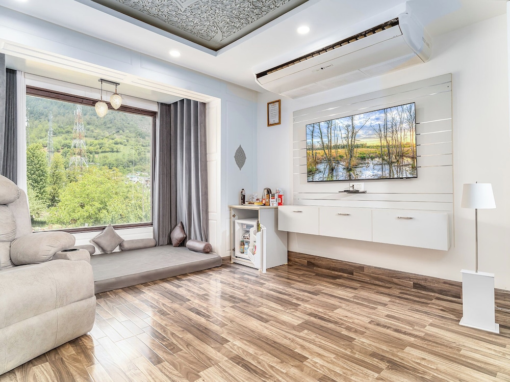 Luxury Suite, Mountain View - Photo 3