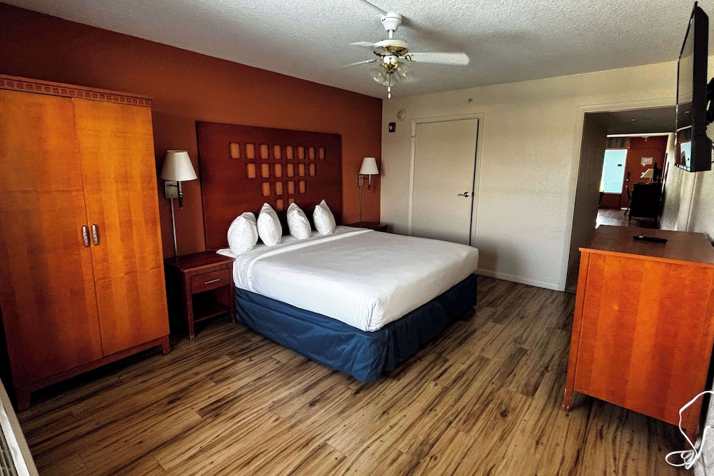 Suite, Multiple Beds, Non Smoking photo 3