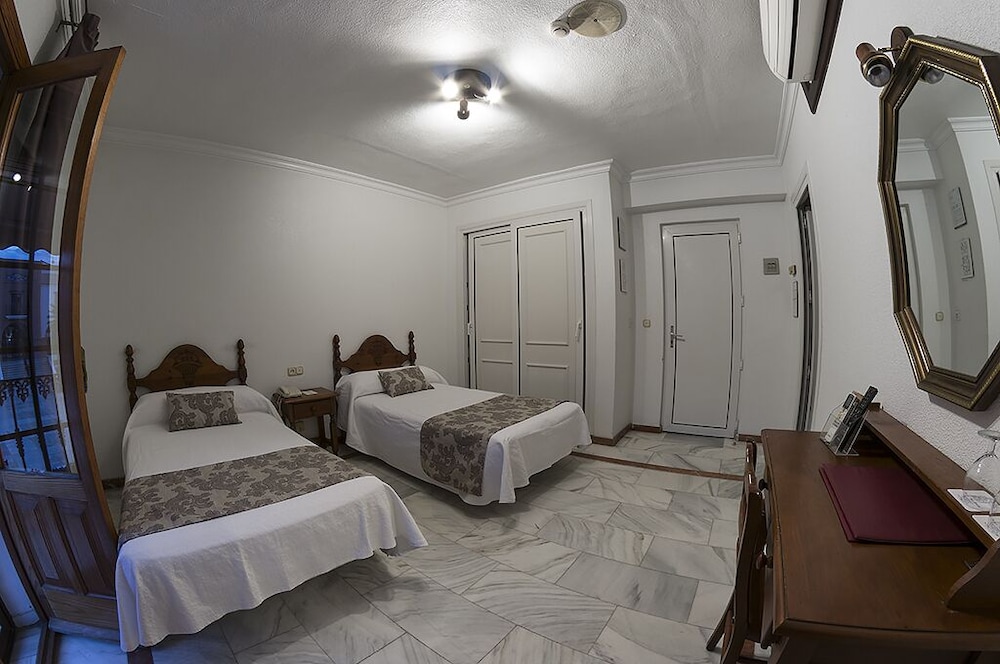 Double Room, 1 Queen Bed