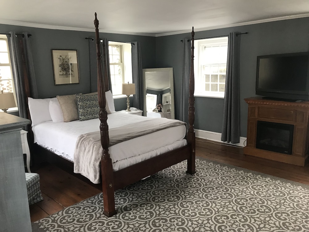 Honeymoon Single Room