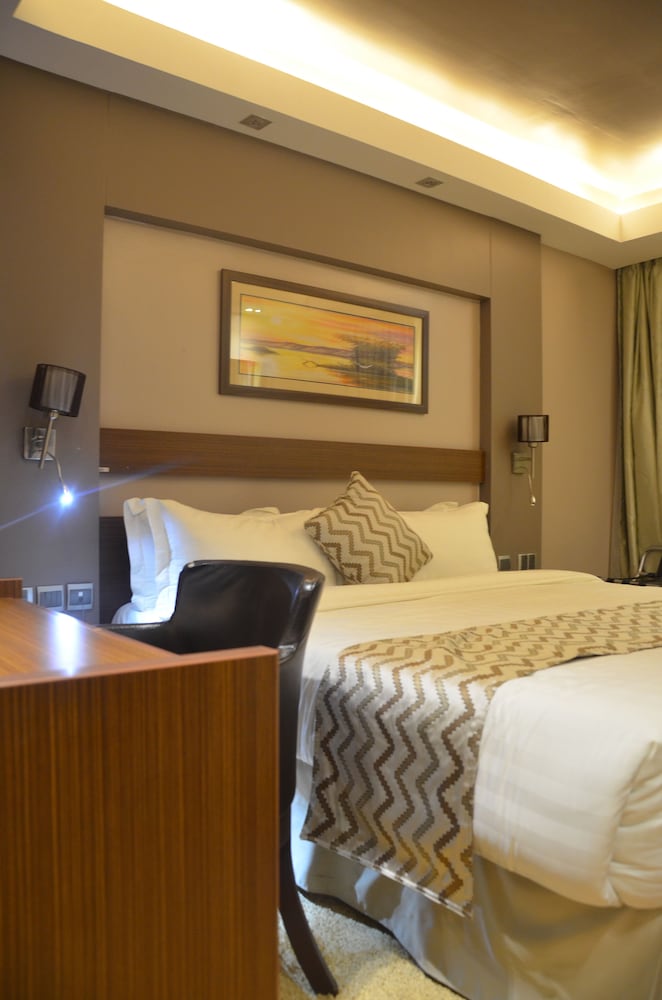 Superior Suites thumbnail 6