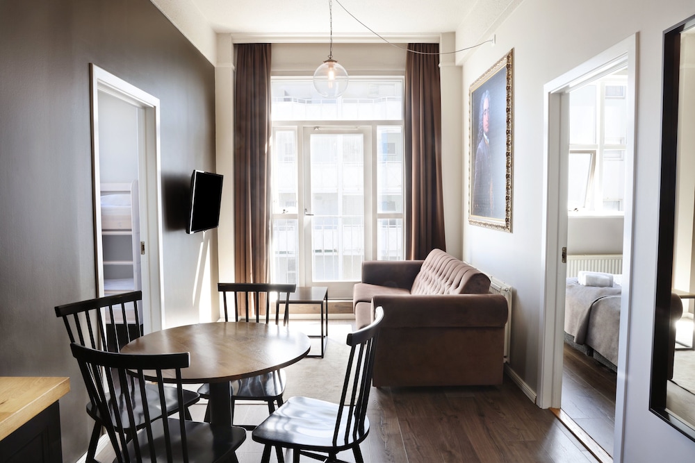 Family Room - Photo 7