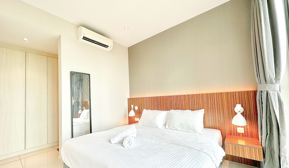 Condo, 1 King Bed, City View photo 3