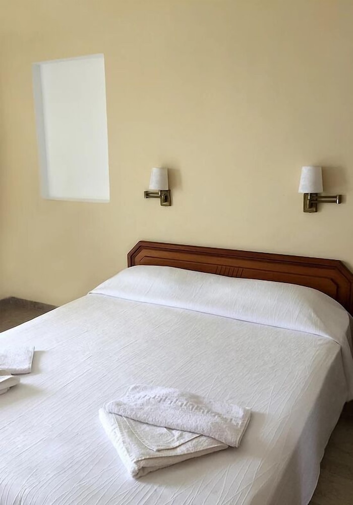 Double Room, Balcony, Partial Sea View photo 2