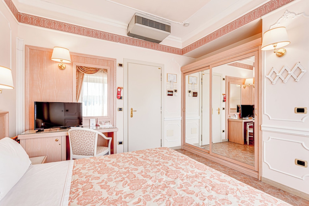 Economy Double Room photo 2