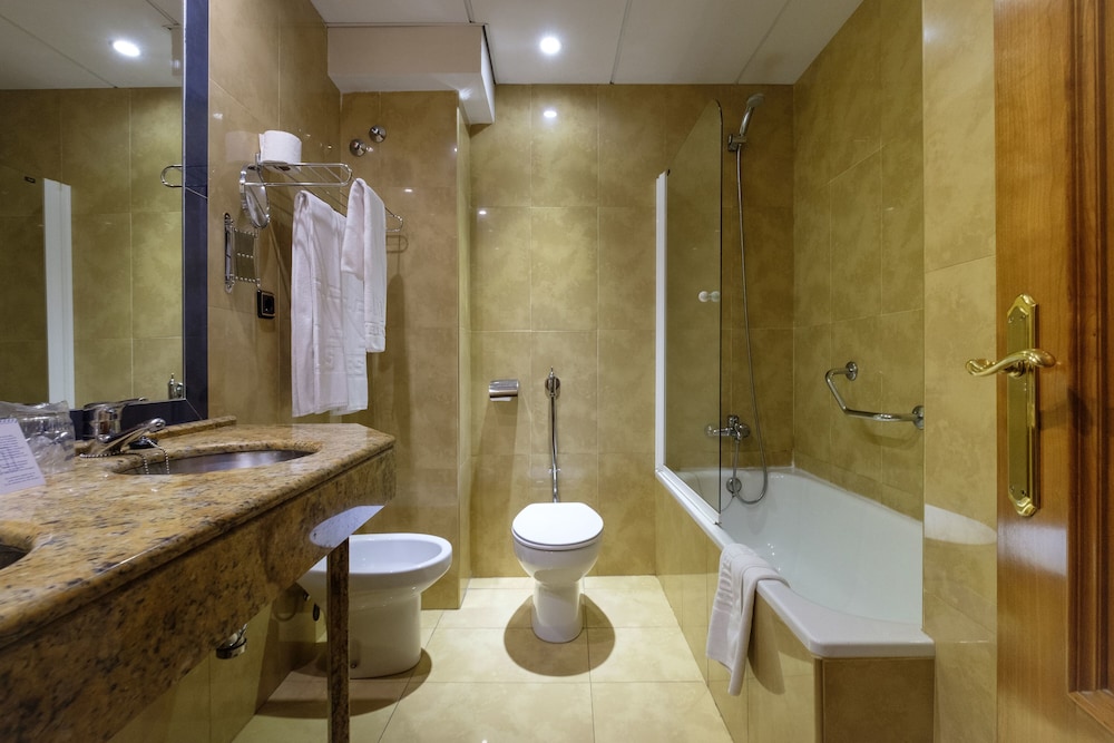 Double Room (2 Single Beds,Interior Patio View) photo 2