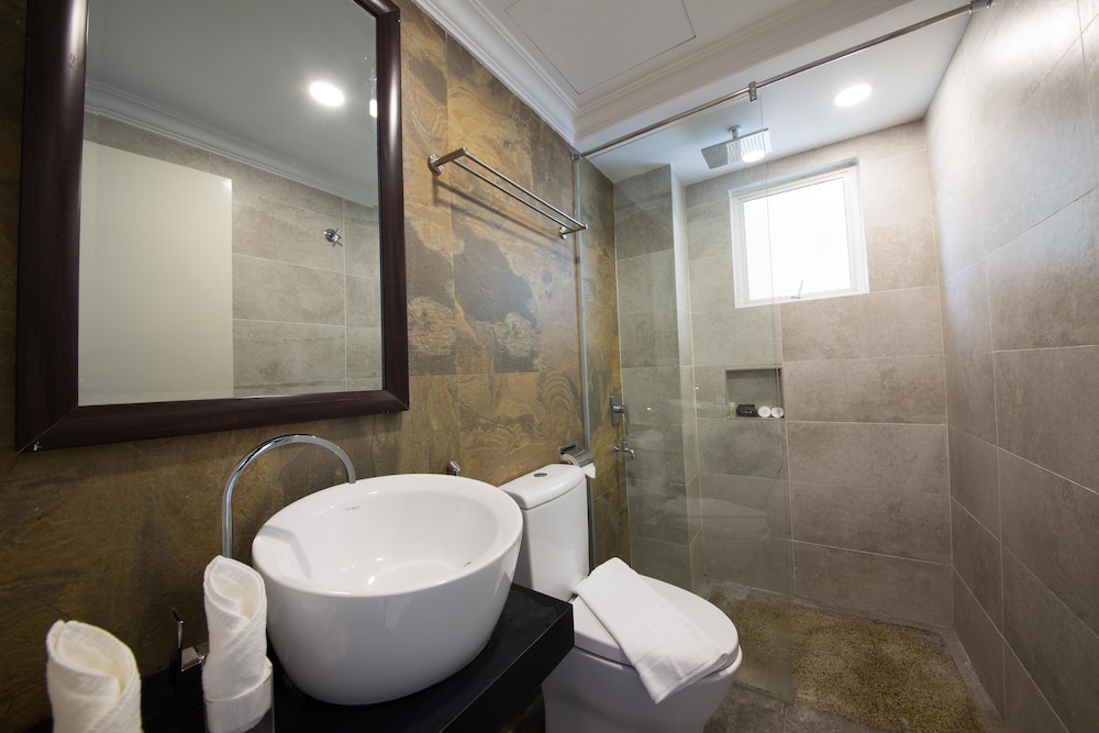 Three Bedroom Deluxe Apartment (Without Kitchen Facilities) photo 2