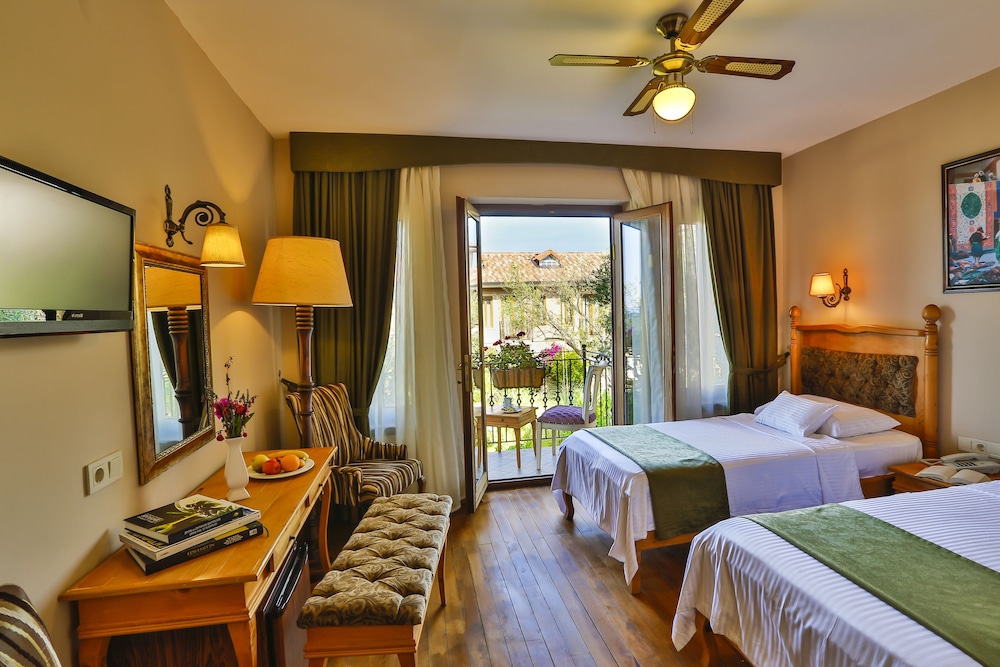 Standard Twin Room, Partial Sea View photo 1