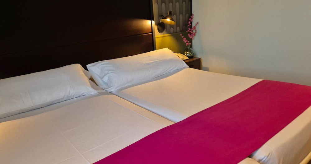 Standard Double Room - Photo 3