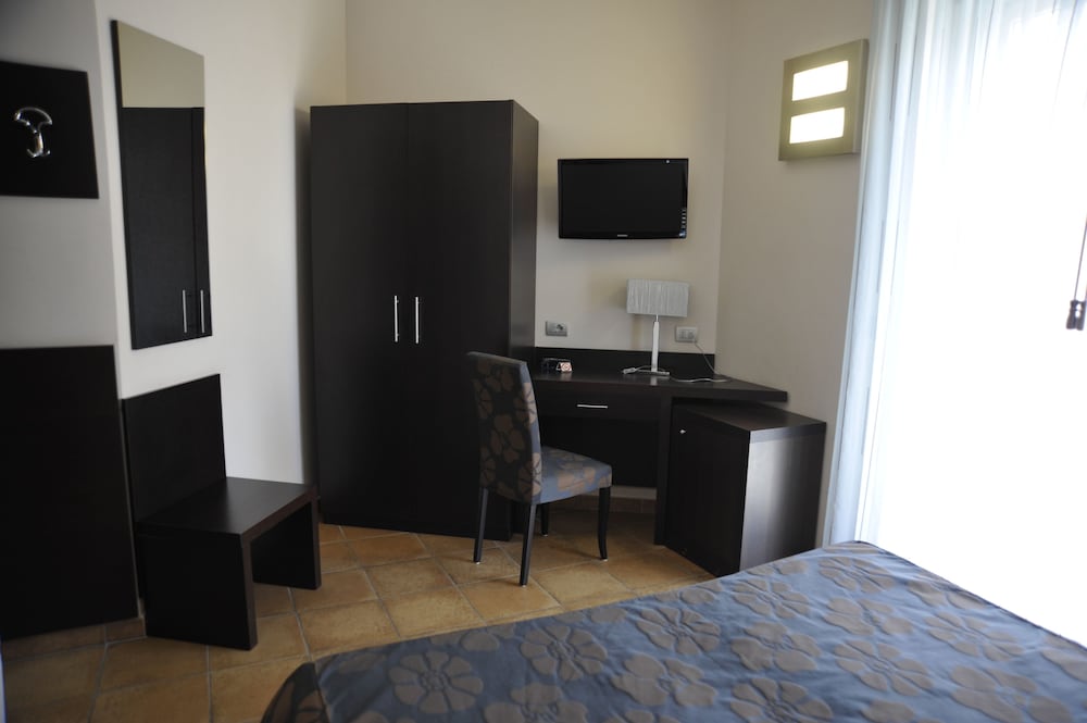 Basic Double Room, 1 Queen Bed (Inactive)