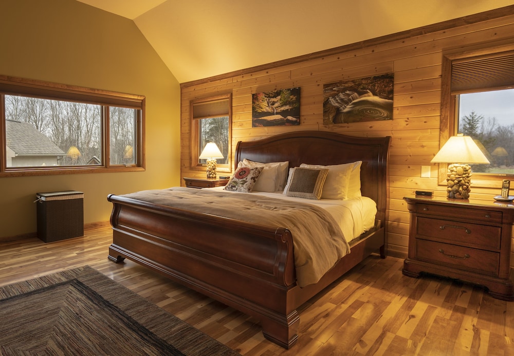 Luxury Cabin, 1 King Bed, Private Pool photo 1