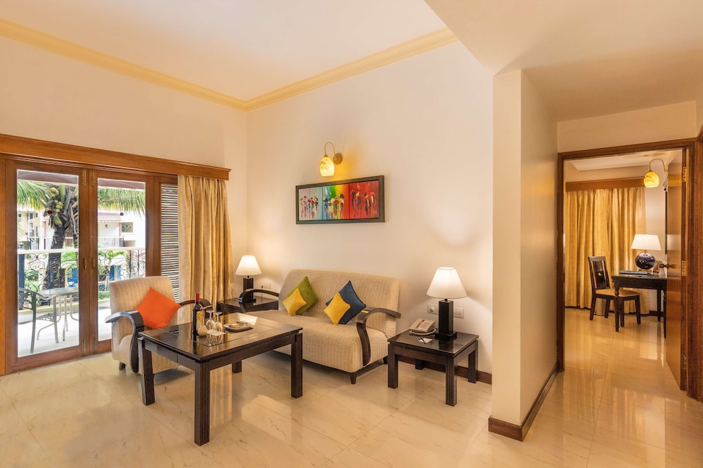 Executive Suite with Balcony and Partial Garden View photo 3