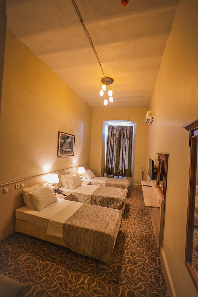 Standard Triple Room, Multiple Beds, Non Smoking photo 1