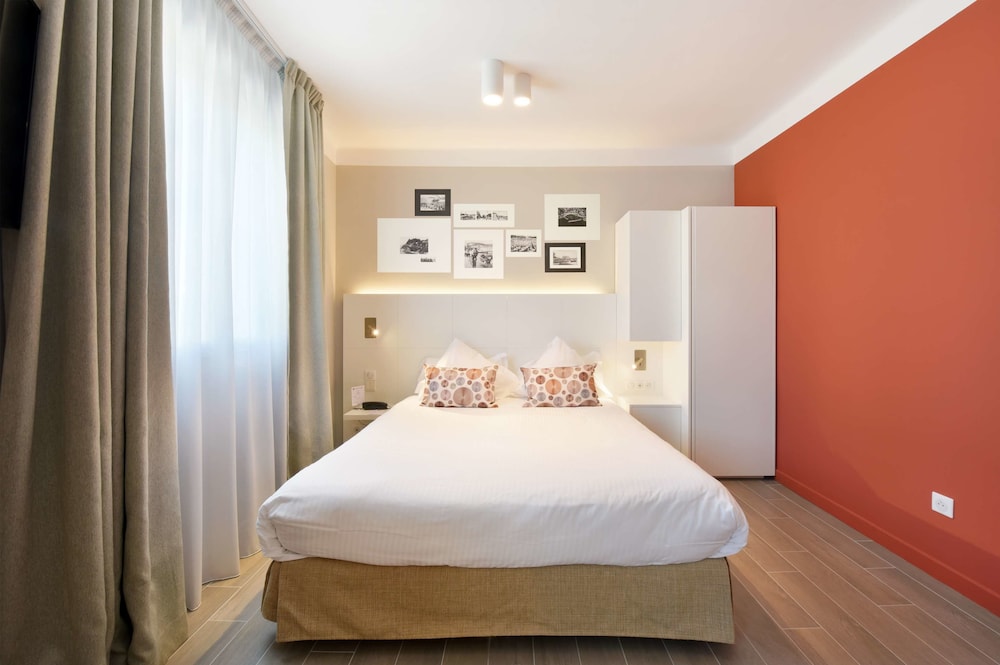 Executive Room, 1 Queen Bed, Non Smoking - Photo 3