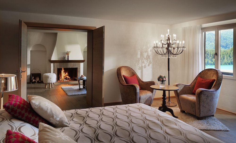 Suite - Photo 1