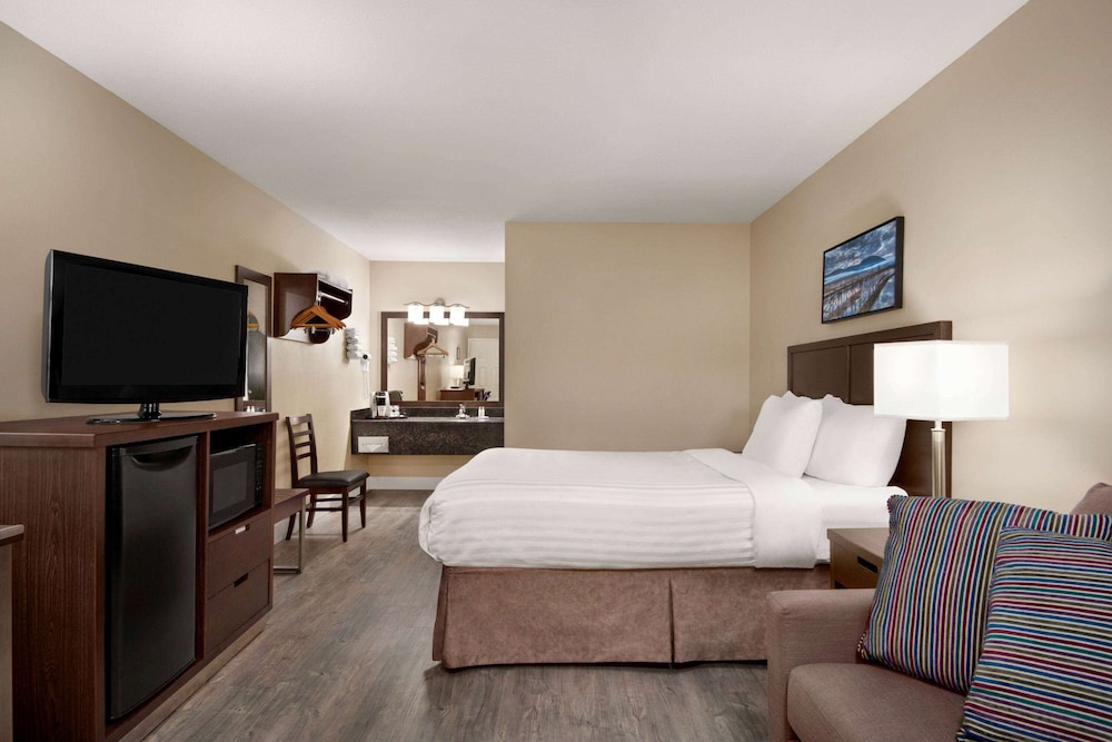 Standard Room, 1 Queen Bed with Sofa bed photo 2