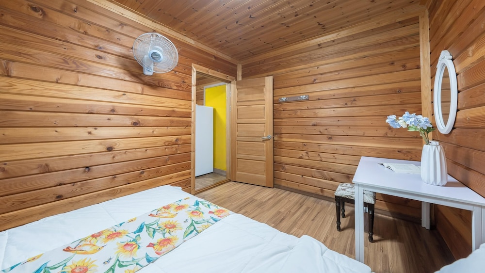 Basic Room, 1 Bedroom (Yellow-1) photo 3
