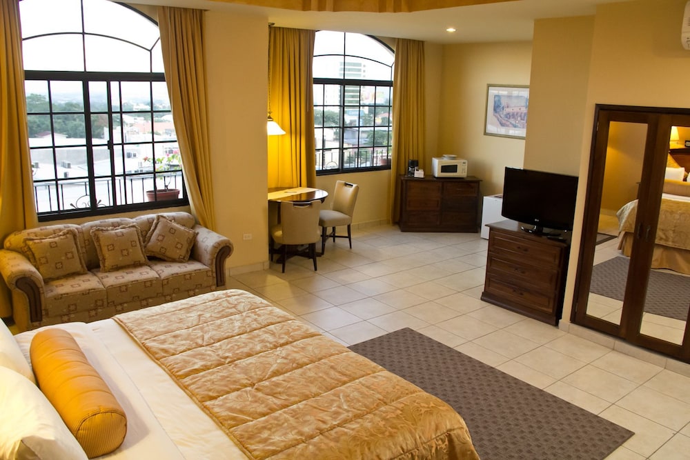 Superior Suite, 1 King Bed, Accessible, City View photo 2