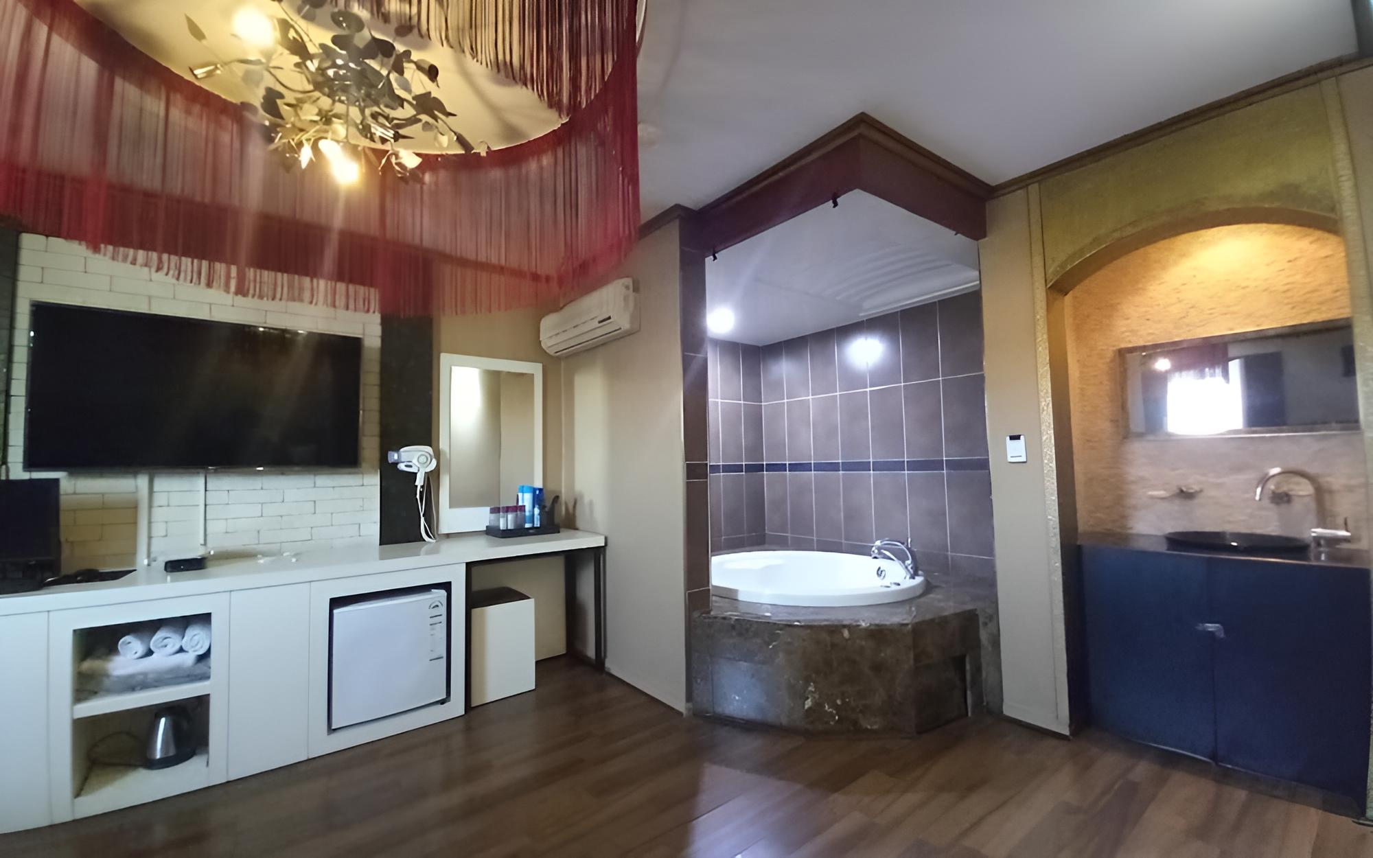 Room (VIP) - Photo 15