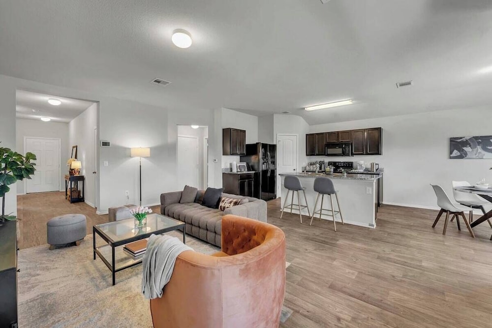 House (4 Bedrooms)