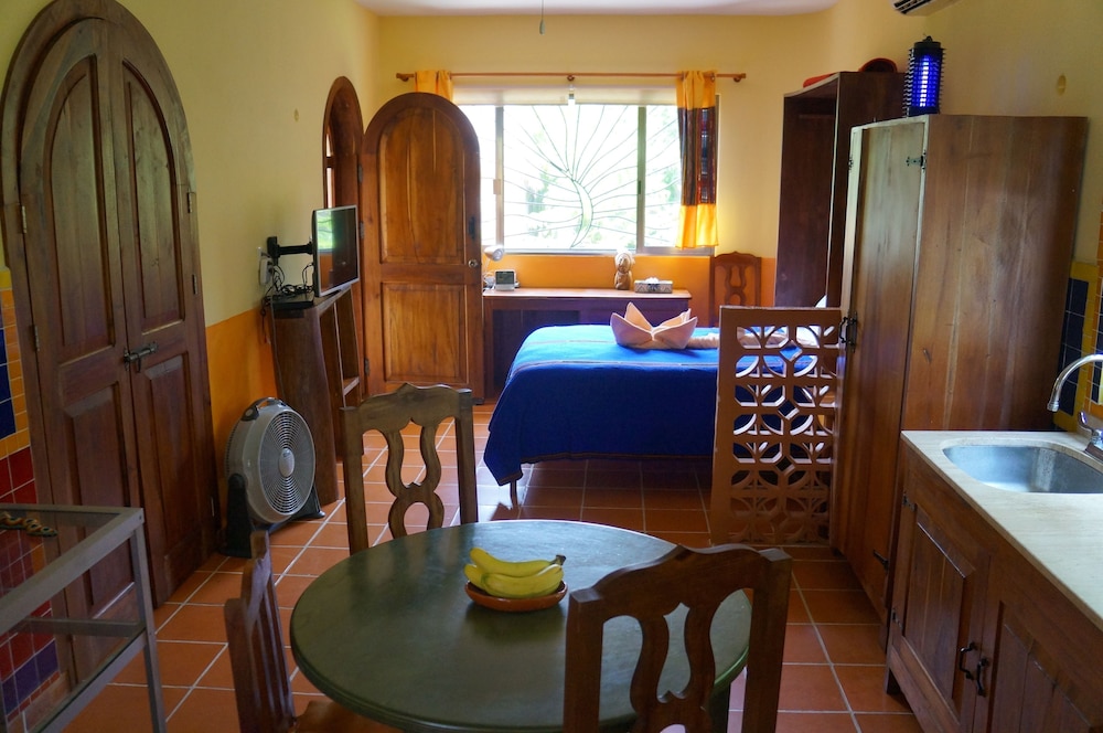Studio, Kitchenette