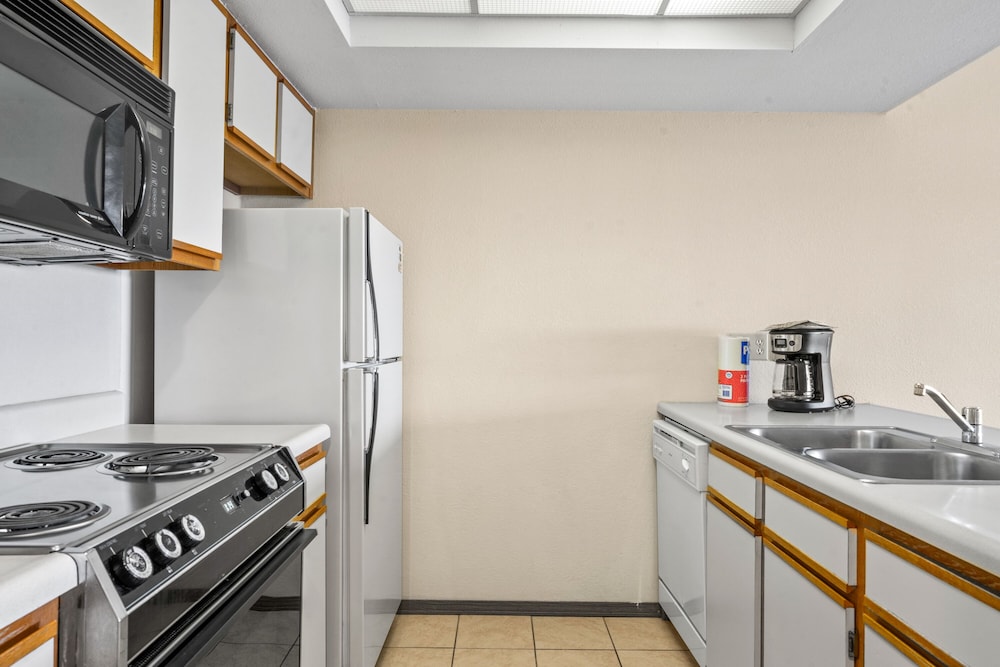 2 - BD Lakeview Economy Suite Unit 236 photo 1